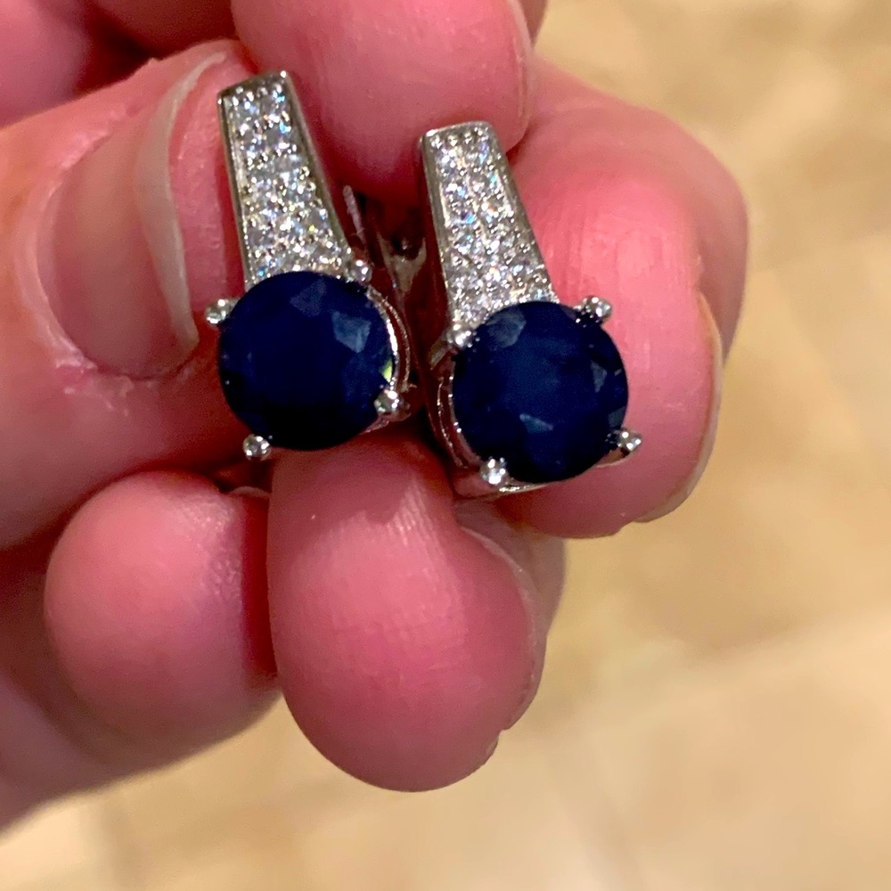 Natural kanchanaburi sapphire earrings on silver